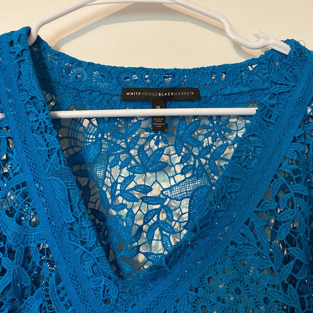White House Black Market brilliant blue lace top size medium - Picture 3 of 7